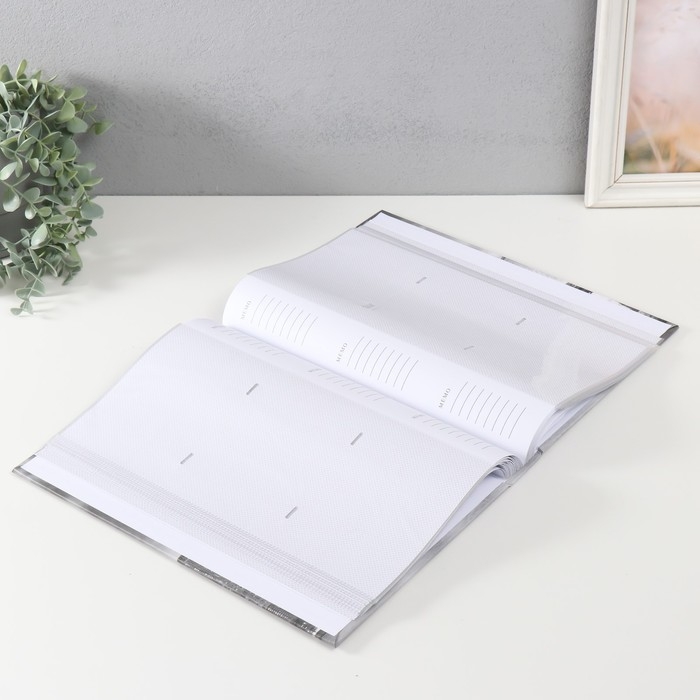 Фотоальбом на 200 фото 10х15 см Фотоальбом на 200 фото 10х15 см "Мегаполис" бумажные листы 32,5х5х22 см