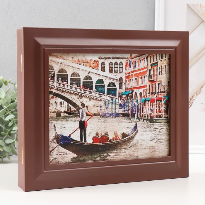 Ключница закрытая Ключница закрытая "Венеция" 26,5х31,5 см Орех