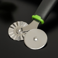 Нож для пиццы и теста двухсторонний Доляна Lime, 17×7,5 см, цвет чёрный