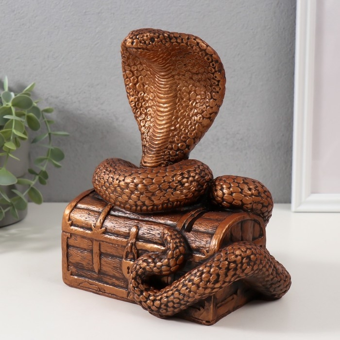 Копилка  Копилка "КОБРА НА СУНДУКЕ "  20 х17 х 12 см.