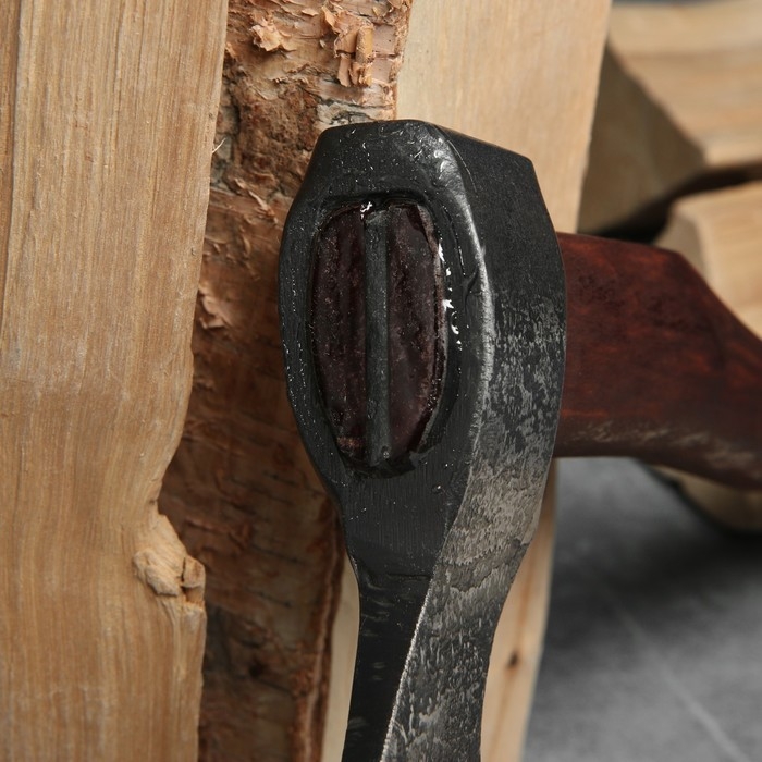 Топор охотничий кованый ТУНДРА ПРОФИ, топорище высшего сорта Топор охотничий кованый ТУНДРА ПРОФИ, топорище высшего сорта "дуб" воск, с чехлом, 800 г