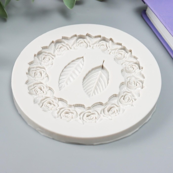 Молд силикон Молд силикон "Круг из роз и листики" 3 предмета 8,5х8,5х0,5 см