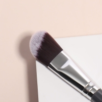 Кисть для макияжа «Brush GRAPHITE», 17,5 (± 1) см, цвет тёмно-серый/серебристый