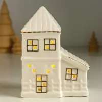 Сувенир керамика свет "Домик с верандой" белый с золотом 9,5х6х12,5 см Сувенир керамика свет "Домик с верандой" белый с золотом 9,5х6х12,5 см