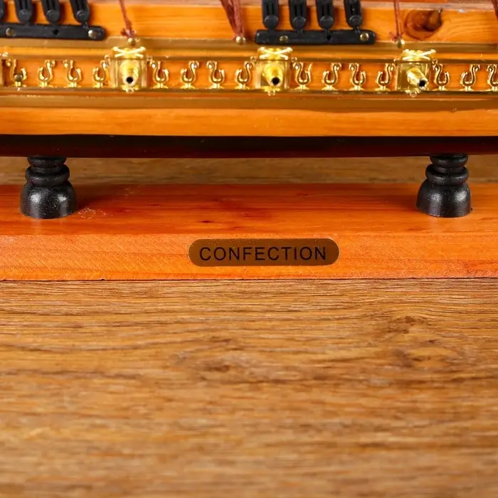 Сувенирная модель корабля &laquo;Астрильд&raquo;, борта светлое дерево, паруса бежевые, 48.5&times;44&times;8 см