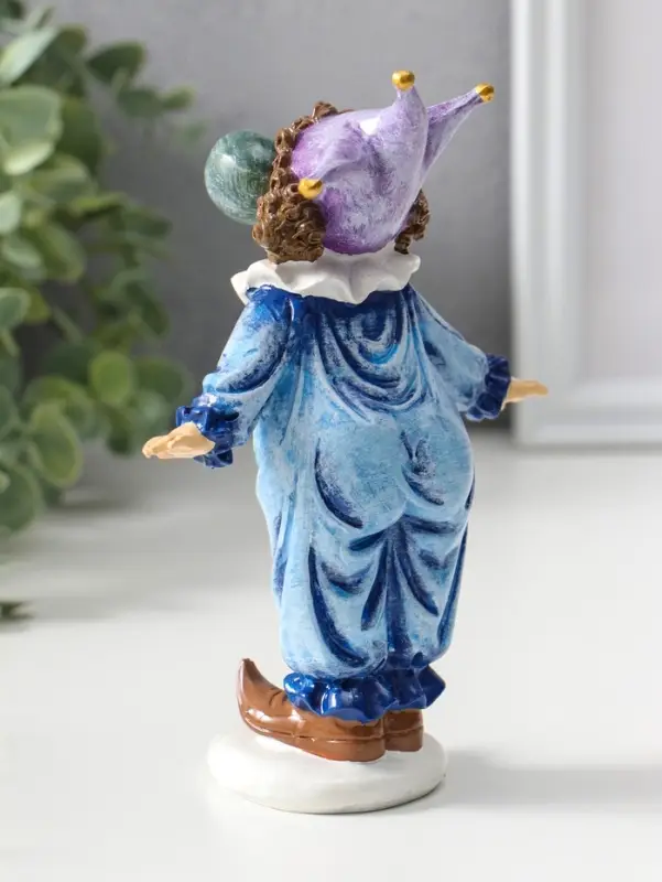 Сувенир полистоун "Клоун надувает шарик" сине-фиолетовый 16,5 см