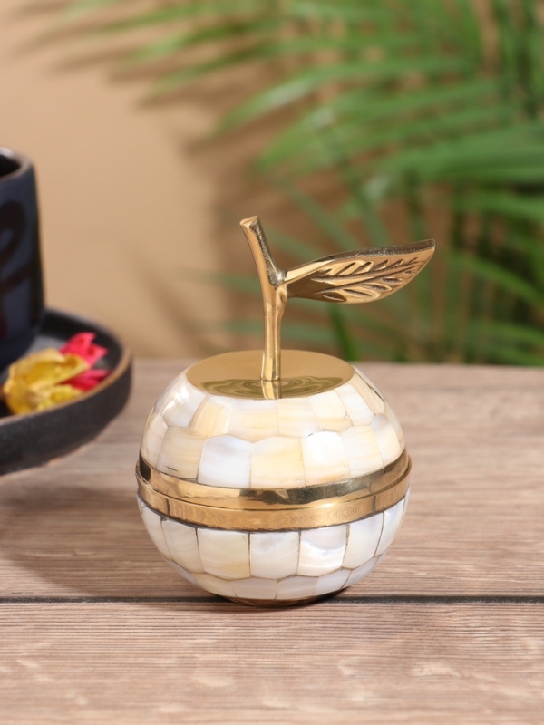 Шкатулка «Яблоко», латунь с перламутром, 7×7×10.5 см, белая Шкатулка «Яблоко», латунь с перламутром, 7×7×10.5 см, белая