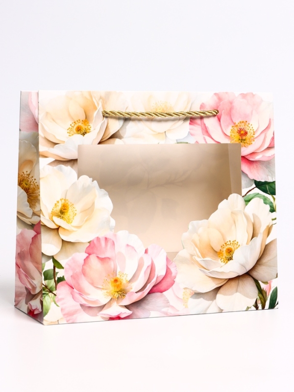 Пакет подарочный с окном "Белые пионы", 25 х 10 х 22 см