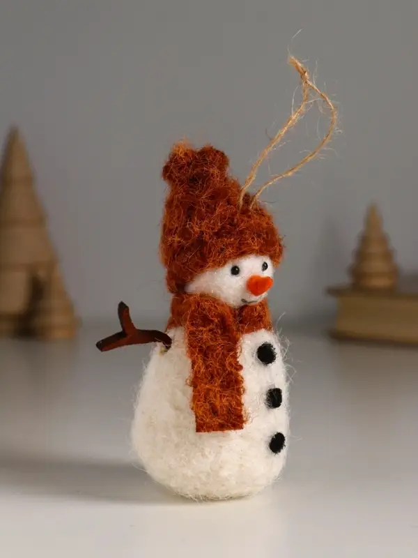 Сувенир  Сувенир "Снеговичок в рыжей шапке и шарфе" 5,5х5,5х12 см