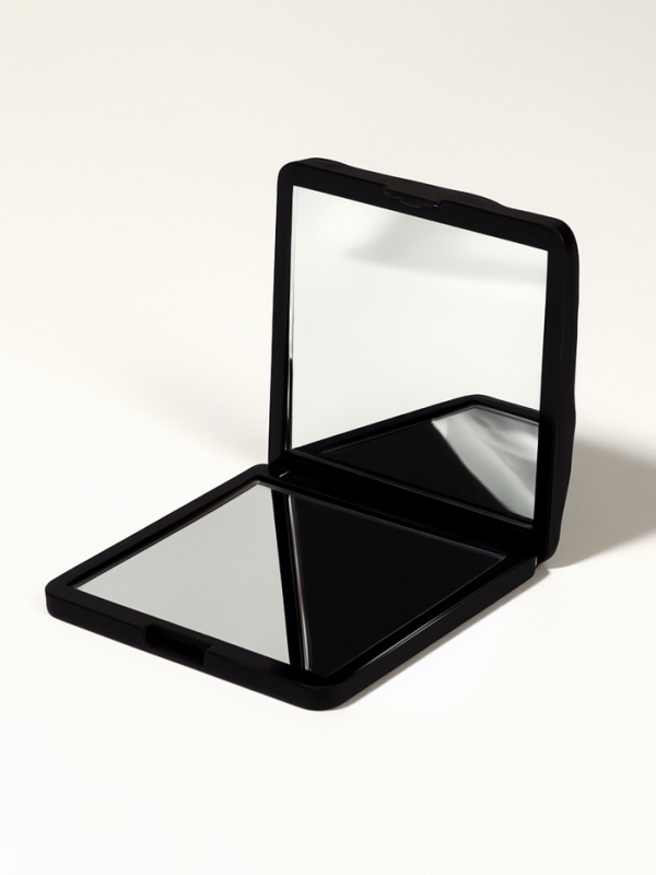 Зеркало складное квад (2) с/увел 7*7 см ВОЛНА матовый черный пакет QF Зеркало складное квад (2) с/увел 7*7 см ВОЛНА матовый черный пакет QF