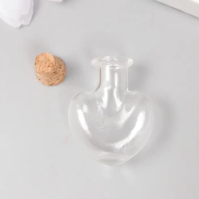 Маленькая стеклянная баночка «Бутыль: сердце с пробкой», для творчества и декора, 1×2.2×2.6 см Маленькая стеклянная баночка «Бутыль: сердце с пробкой», для творчества и декора, 1×2.2×2.6 см