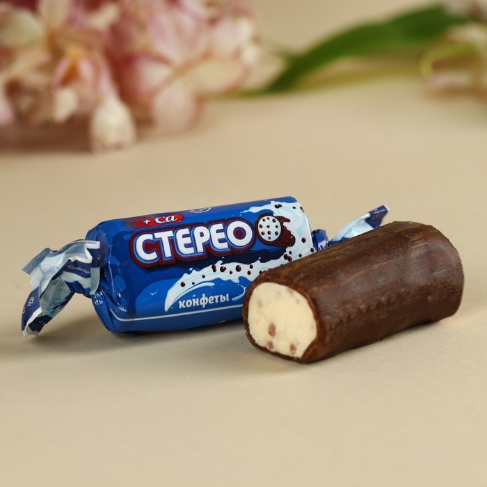 Конфеты с предсказанием &laquo;8 марта&raquo; в коробке