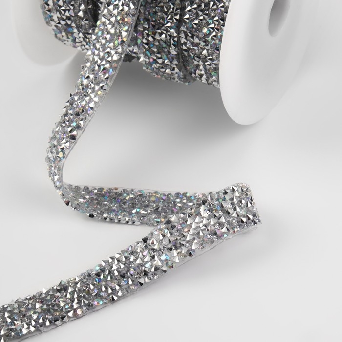 Стразы термоклеевые, с голографией, ширина - 15 мм, 4,5 ± 0,5 м, цвет серебряный Стразы термоклеевые, с голографией, ширина - 15 мм, 4,5 ± 0,5 м, цвет серебряный