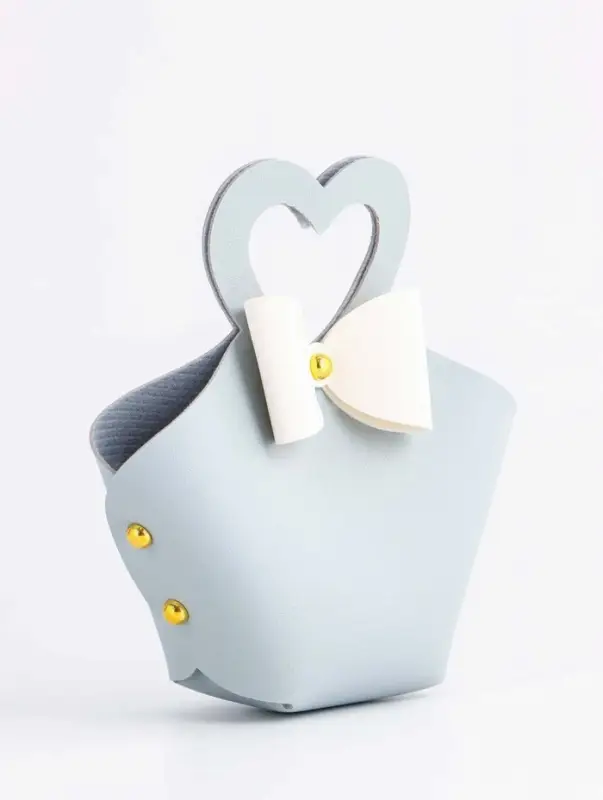 Кожаная подарочная сумочка для бижутерии и сувениров, небесно - голубая с бантом, 10.5&times;5&times;6 см