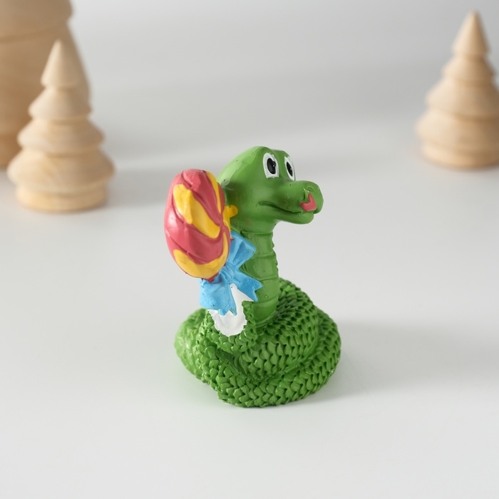 Сувенир полистоун Сувенир полистоун "Змей с леденцом" 4,2х5,8 см