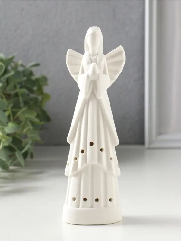 Сувенир керамика "Девушка-ангел в мантии" белый 5,4х3,4х17,7 см