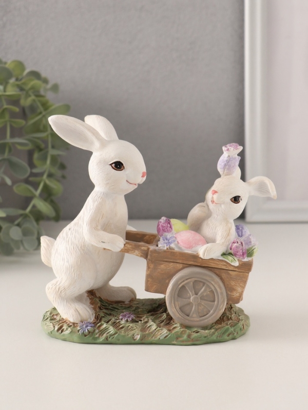 Сувенир полистоун  Сувенир полистоун "Кролик везет крольчонка в тележке с незабудками" 13,5х6,5х12 см