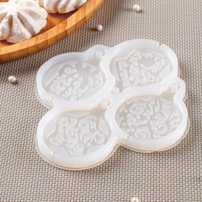 Силиконовый молд для леденцов и шоколада «Шары», 12×12 см, ячейка d=5 см, цвет прозрачный Силиконовый молд для леденцов и шоколада «Шары», 12×12 см, ячейка d=5 см, цвет прозрачный