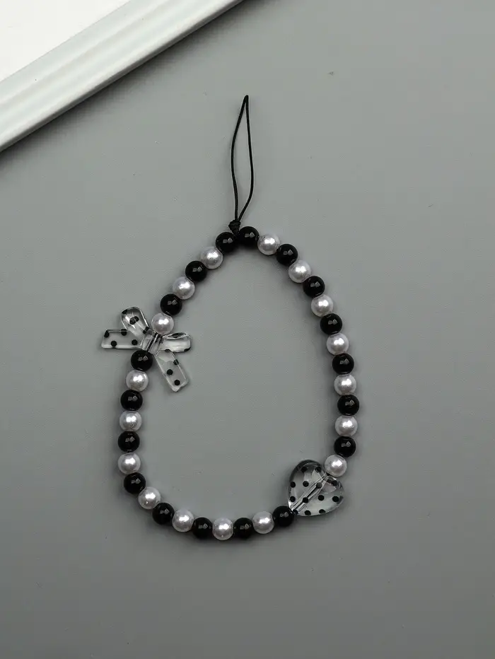 Брелок на карабине "Бант и сердце" черно-белый 14,5 см