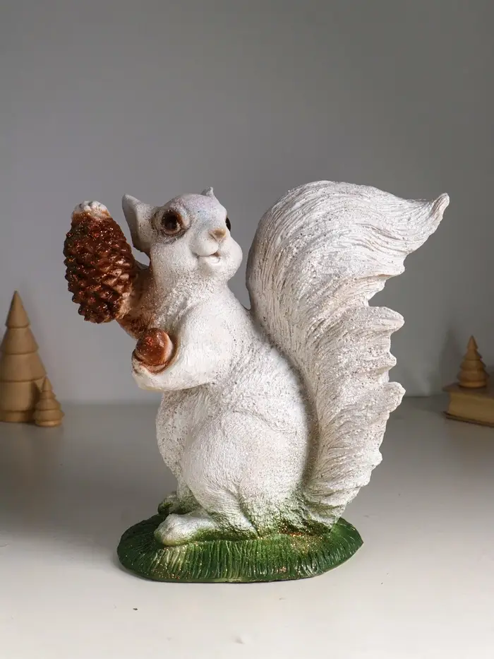 Фигура "Белка с шишкой" с глиттером, 26х28 см, Фигура "Белка с шишкой" с глиттером, 26х28 см,