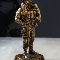 Фигура &laquo;Солдат СВО с ребёнком на руках&raquo;, 34&times;13&times;10 см