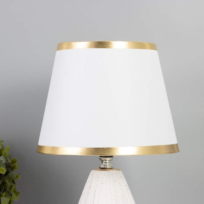 Лампа настольная Лампа настольная "Нежность" 1х40Вт Е14 белый/золото 20х20х34см