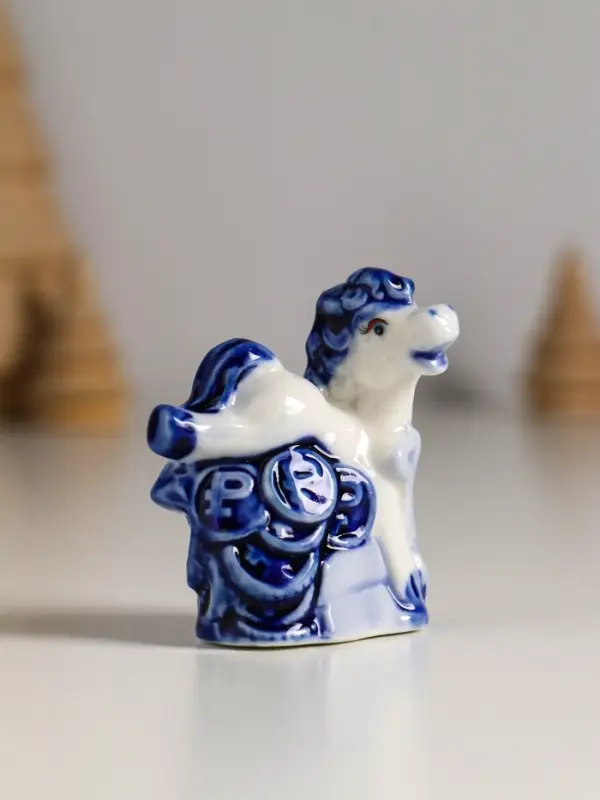 Сувенир керамика "Лошадка на монетках" бело-синий МИКС 2,5х5х6 см