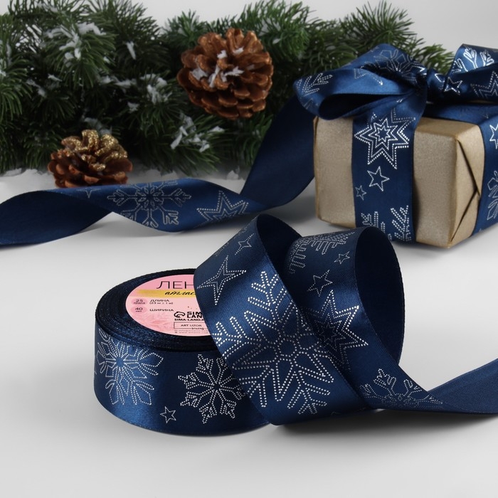 Лента атласная с тиснением «Снежинки», 40 мм, 23 ± 1 м, цвет тёмно-синий/серебряный №120 Лента атласная с тиснением «Снежинки», 40 мм, 23 ± 1 м, цвет тёмно-синий/серебряный №120