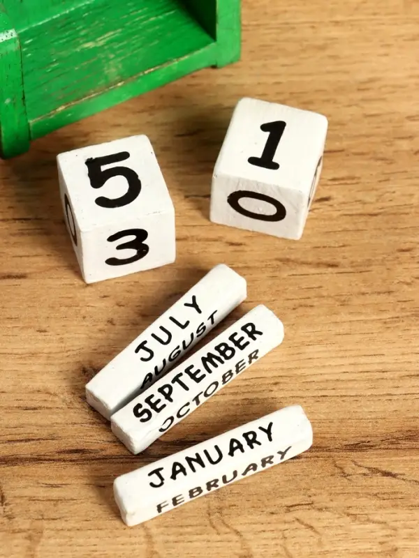 Календарь настольный "Рыбка" дерево 7х4х9 см, цв. зелёный