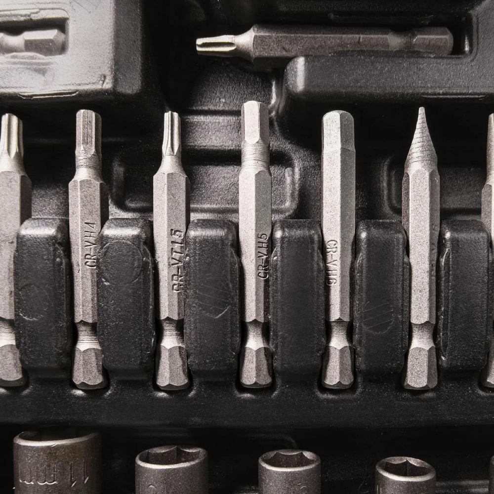 Набор инструмента ручного Bort BTK-138 (93418552)