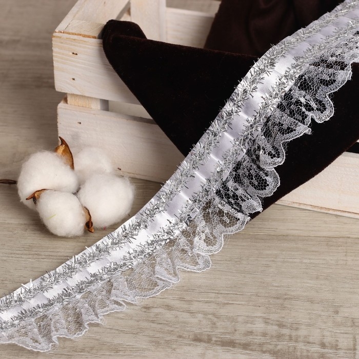 Тесьма, гипюр на атласе с фольгой, 5 см, в рулоне 25 м Тесьма, гипюр на атласе с фольгой, 5 см, в рулоне 25 м