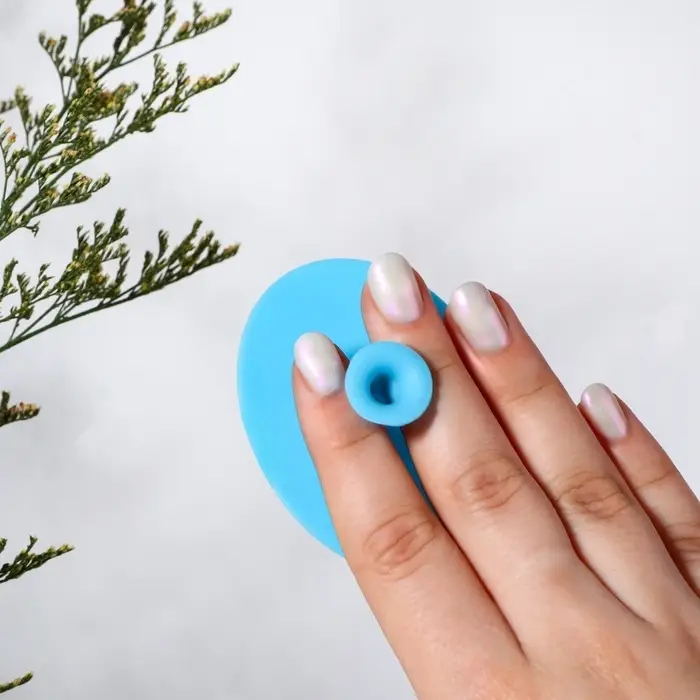 Щётка для умывания «Овал», на присоске, 6.3×5.2 см, голубая