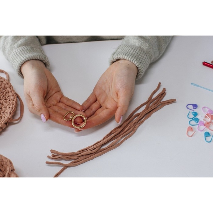 Кольцо-карабин, 43 мм, d = 27/19 мм, толщина - 4,5 мм, с креплением 20 × 3 мм, 5 шт, цвет золотой Кольцо-карабин, 43 мм, d = 27/19 мм, толщина - 4,5 мм, с креплением 20 × 3 мм, 5 шт, цвет золотой