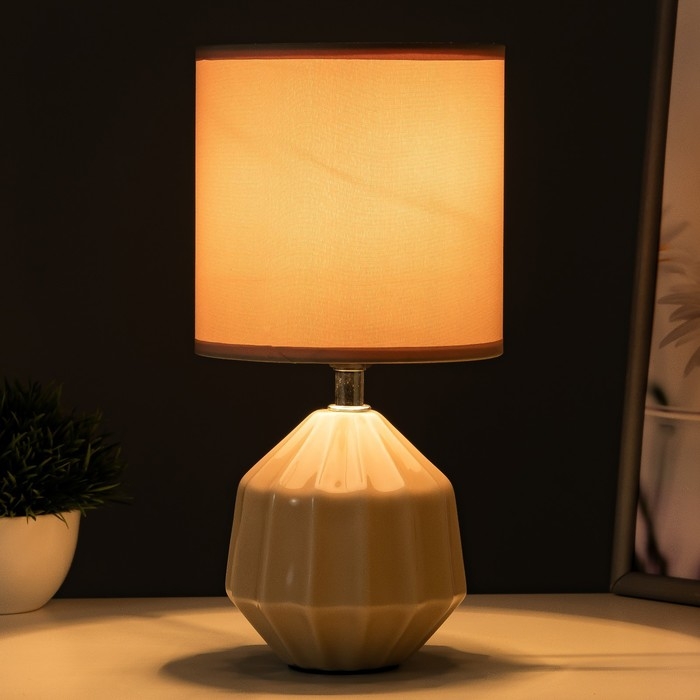 Настольная лампа Настольная лампа "Алейда" Е14 40Вт бежевый 14х14х28 см RISALUX