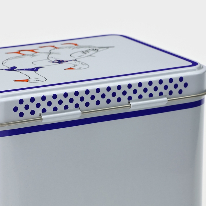 Банка для сыпучих продуктов «Гуси», 2,7 л, 13,5 х 9,5 х 21,5 см, жесть, цвет белый в горох