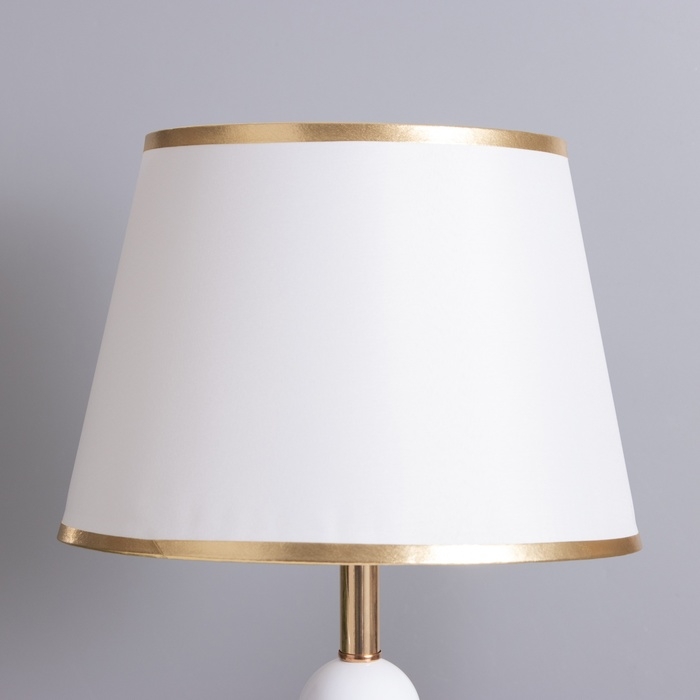 Лампа настольная Лампа настольная "Лилу" 1х40Вт Е27 белый/золото 25х25х46,5см