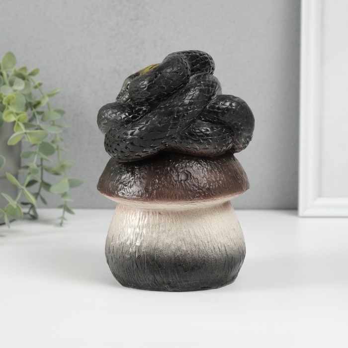 Новогодняя фигурка Новогодняя фигурка "Змейка на грибе" 12 х11 х 18 см, черный