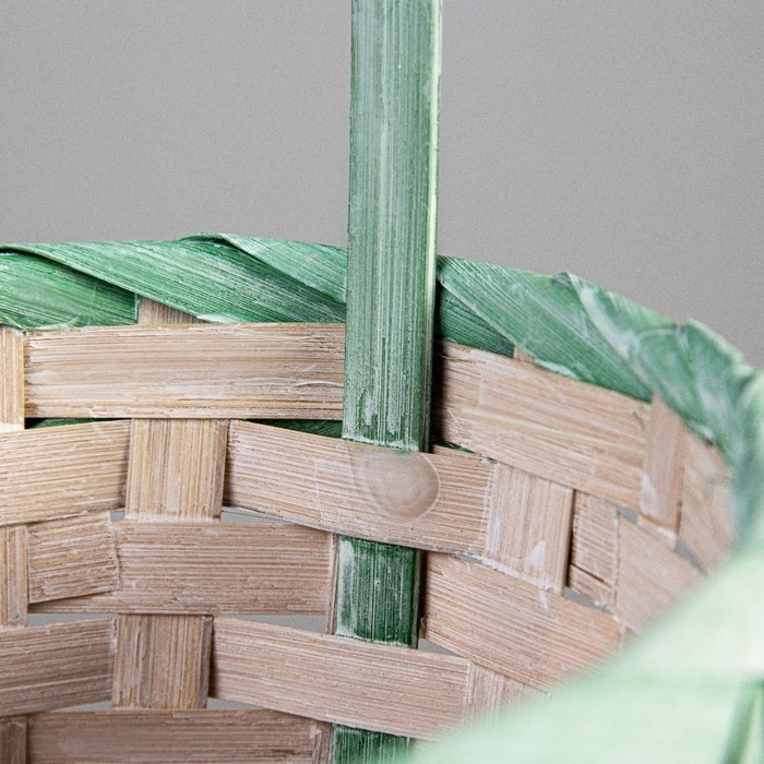 Корзина плетеная (бамбук), 17 х 9 х 30см, белая-зеленая Корзина плетеная (бамбук), 17 х 9 х 30см, белая-зеленая