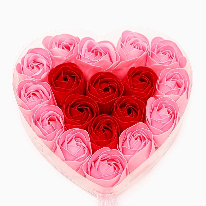Набор в форме сердца, нежных 18 красно-розовых мыльных роз Набор в форме сердца, нежных 18 красно-розовых мыльных роз