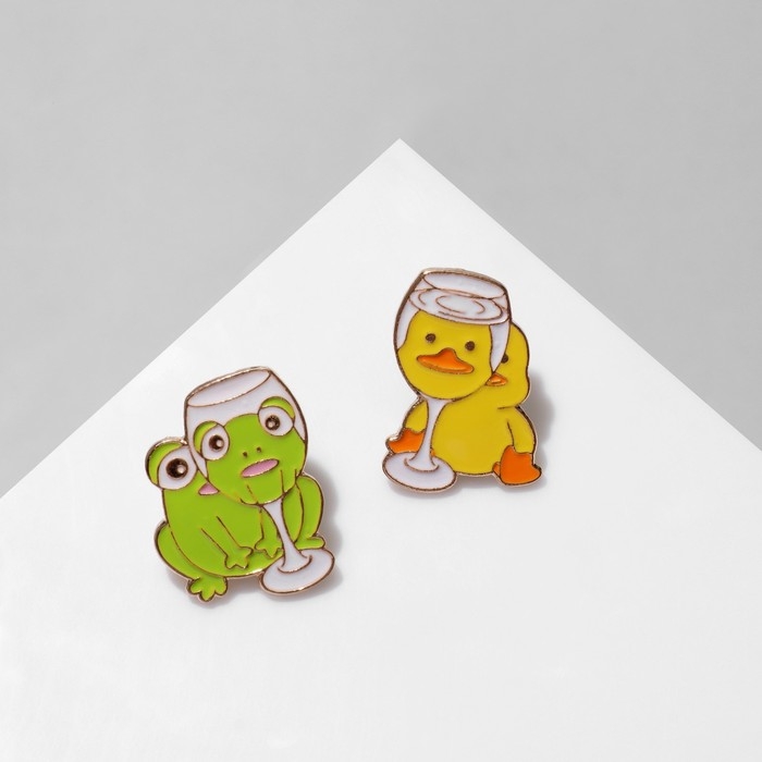 Набор значков (2 шт.) «Зверюшки» с бокалом, цветной Набор значков (2 шт.) «Зверюшки» с бокалом, цветной