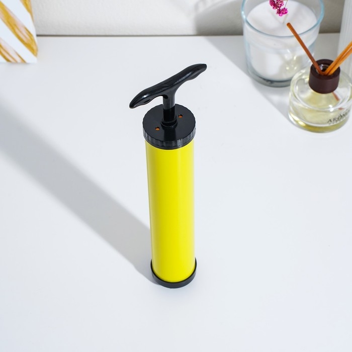 Насос для вакуумных пакетов, 23,5×4×4 см, цвет жёлтый Насос для вакуумных пакетов, 23,5×4×4 см, цвет жёлтый