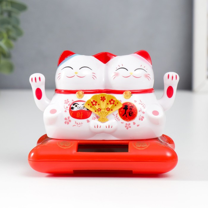 Маятник пластик от солнечной батареи Маятник пластик от солнечной батареи "Два кота Манэки-нэко с веером" 6,5х8,5х5,5 см