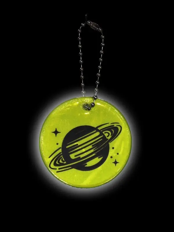 Светоотражающий элемент двусторон сатурн 4,7*4,7см цепочка салатовый АУ Светоотражающий элемент двусторон сатурн 4,7*4,7см цепочка салатовый АУ