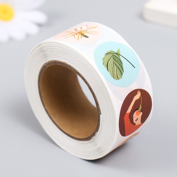 Наклейка бумага "Девушки с цветами" d=2,5 см 500 шт в рулоне 3х6,5х6,5 см