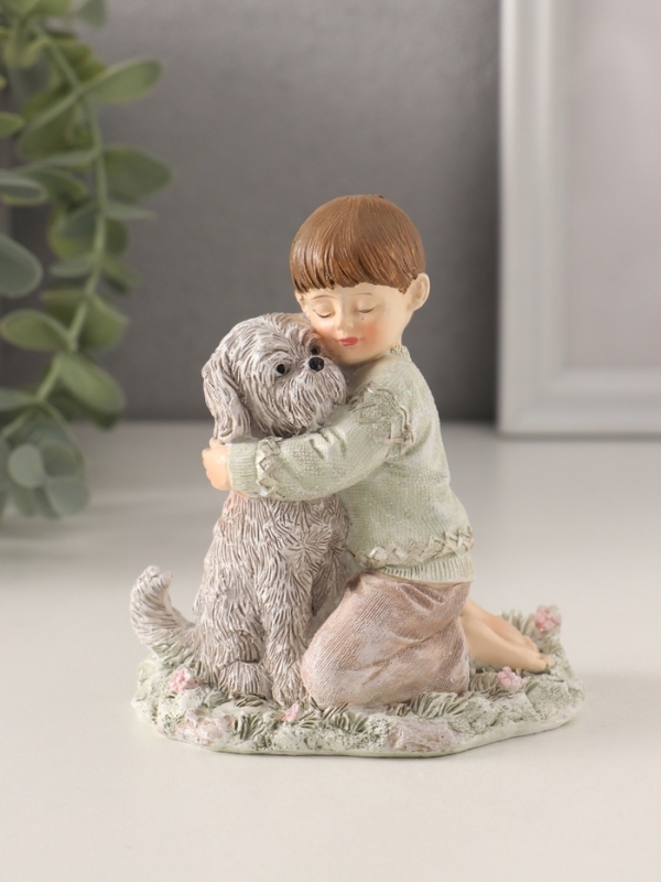 Сувенир полистоун  Сувенир полистоун "Мальчишка с собакой - объятия" 9х6х10 см