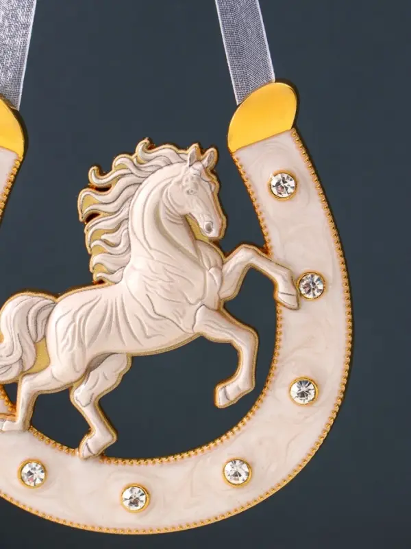 Сувенир-подкова «Лошадь белая», 10,5х10,5х0,05см, эмаль, стразы Сувенир-подкова «Лошадь белая», 10,5х10,5х0,05см, эмаль, стразы