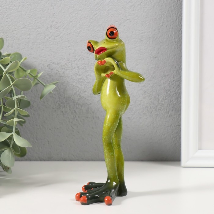 Сувенир полистоун лак Сувенир полистоун лак "Лягуха показывает сердечко лапками" 7,5х5,8х16 см