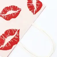 Пакет подарочный крафт "Поцелуи" 18 х 8 х 25 См Пакет подарочный крафт "Поцелуи" 18 х 8 х 25 См