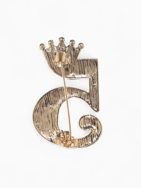Брошь &laquo;Пятёрка с короной&raquo;, белая в золоте