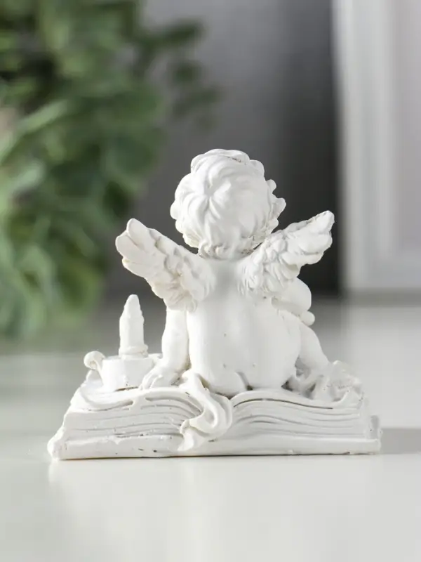 Сувенир полистоун "Ангелок с лупой на книге" белый 7,7х5х7 см